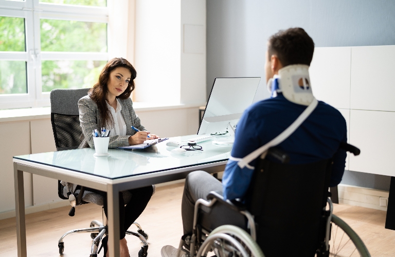 injured man is consulting with lawyer